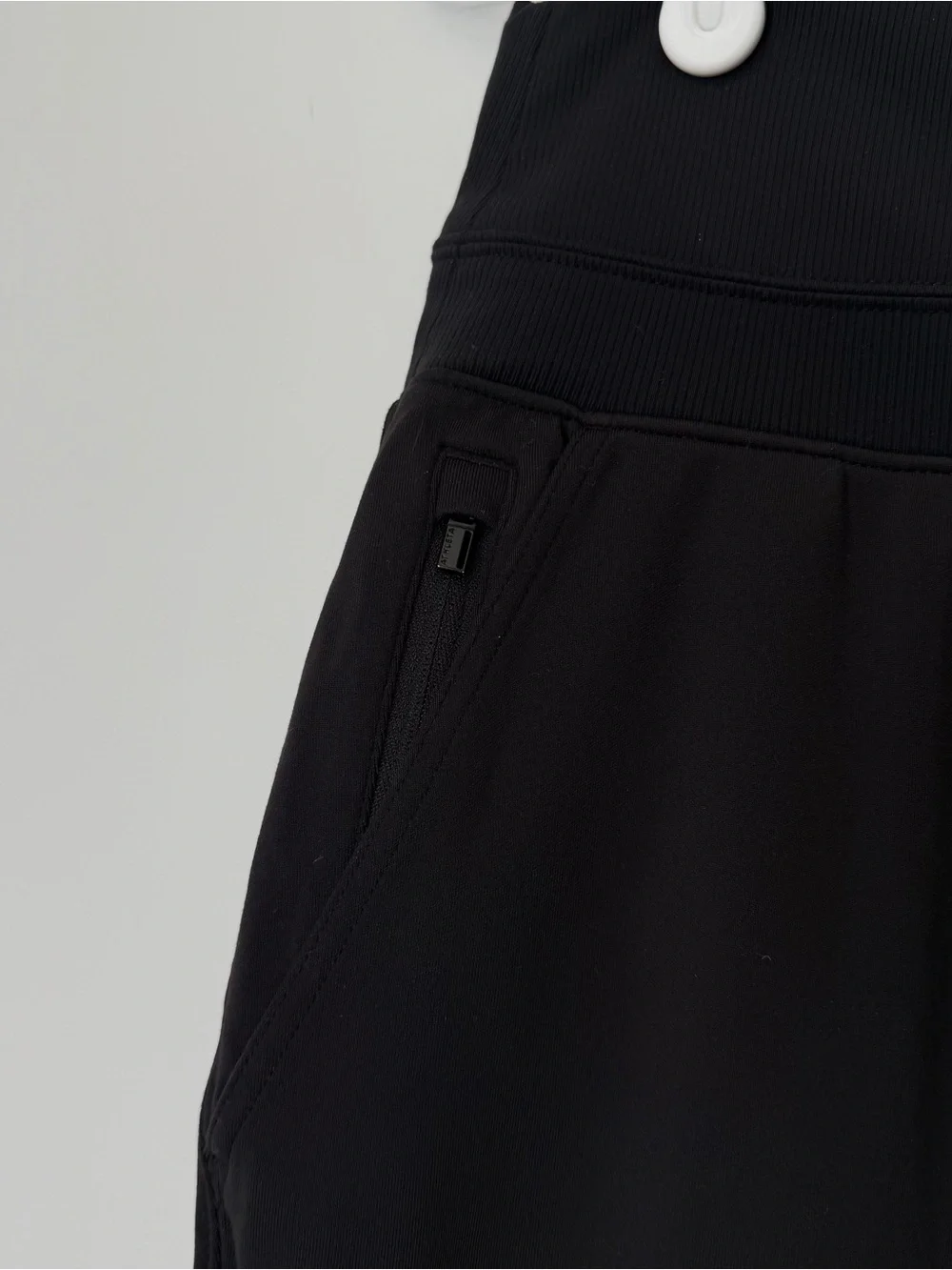 Athleta Black High Rise Venice Jogger Size Medium
